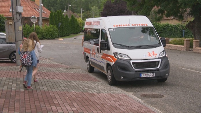Štátny školský autobus testovali niekoľko mesiacov v obci Dobrohošť.