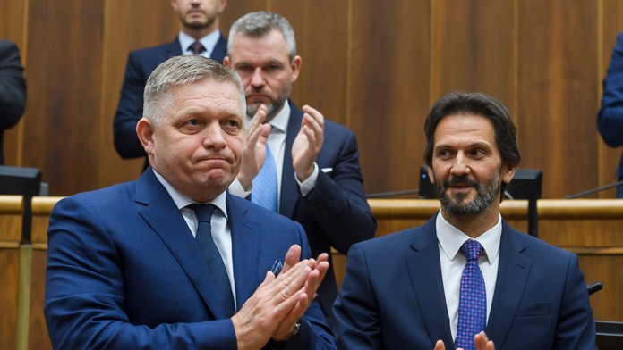 Minister obrany Robert Kaliňák (Smer-SD), prezident Peter Pellegrini a predseda vlády SR Robert Fico (Smer-SD)