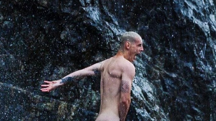 Expl0ited pod nórskym vodopádom