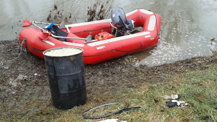 Cigarety v rieke - ilustračné foto.