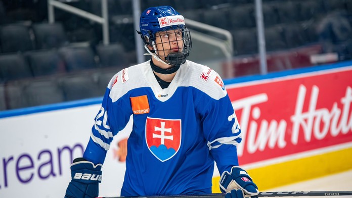Rozhodol sa reprezentovať Slovensko, neľutuje to. Pred draftom sa o neho zaujímajú slávne kluby NHL (rozhovor)