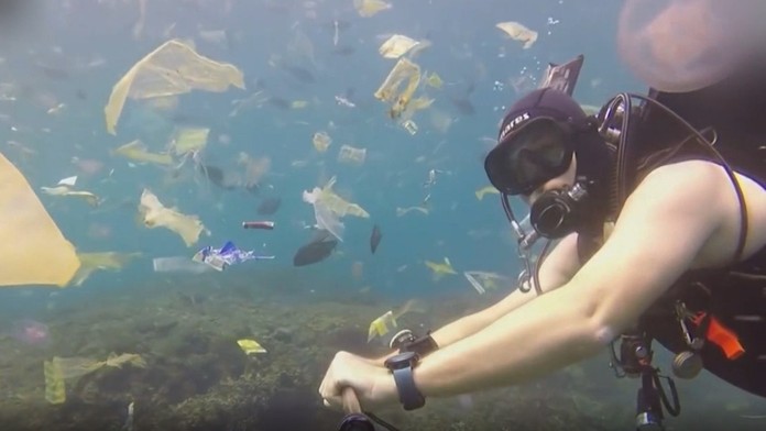 More plné odpadkov.