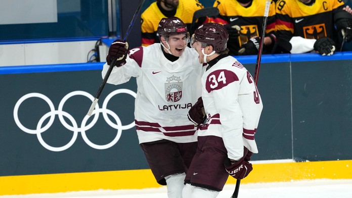 Nemci nepotvrdili rolu favorita. Lotyši predviedli otočku a tešia sa z triumfu