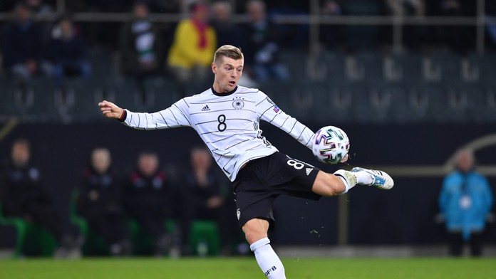 Ikona nemeckej reprezentácie sa vráti do národného tímu. Toni Kroos vyhovel žiadosti trénera