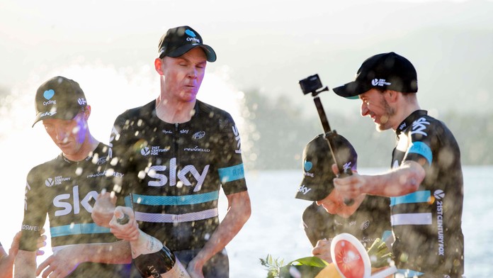 Chris Froome zvíťazil v 11. etape Vuelty tesne pred Quintanom.