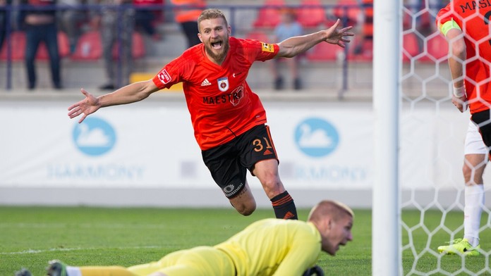 Na snímke radosť Miloša Lačného (Ružomberok) po góle brankárovi Emilovi Rockovi (Vojvodina).