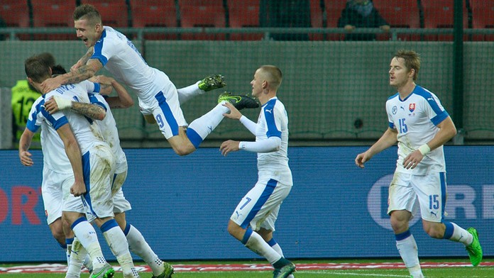 Gólová radosť po premiérovom reprezentačnom góle Michala Ďuriša proti Švajčiarsku.