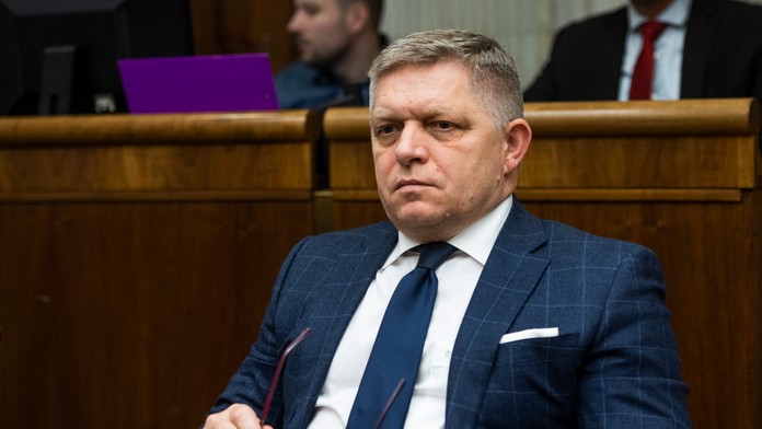 Smer a Republika v rámci kampane valcovali na sociálnej sieti. Má za tým byť ich rétorika