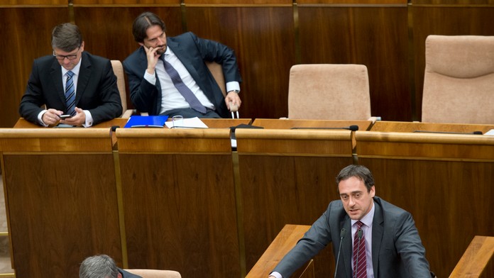 Minister vnútra Robert Kaliňák sa zodpovedá poslancom, opozícia ho chce odvolať 