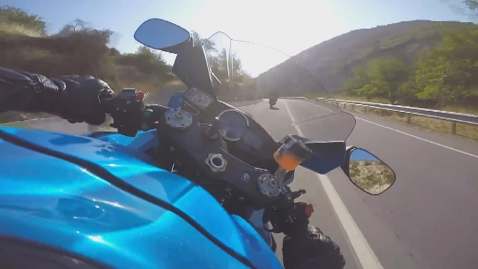 So stúpajúcimi teplotami vyráža na cesty čoraz viac motorkárov.