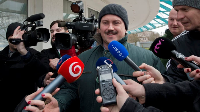 Na snímke predseda Ľudovej strany Naše Slovensko Marián Kotleba pred televíznou debatou v TV Markíza.