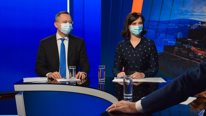 Ladislav Kamenický a Veronika Remišová v Na telo.