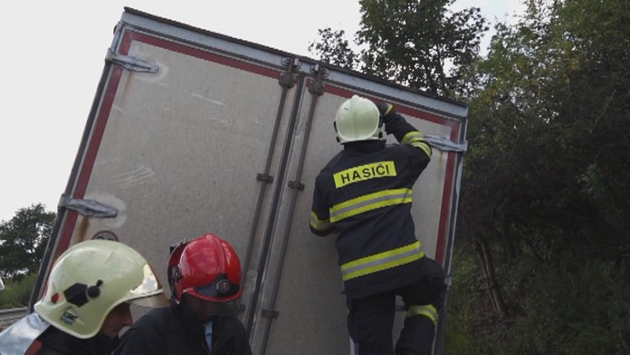 Na horskom priechode Soroška sa v protismere ku kamionistovi blížila sanitka v pohotovosti.