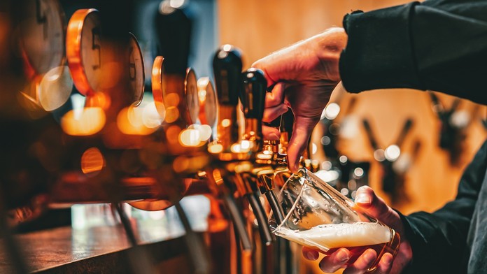 Trik proti rannej opici: Japonci predstavili revolučný pohár na pivo