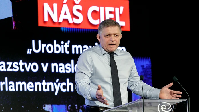 Predseda Smeru–SD Robert Fico počas pracovného snemu strany.