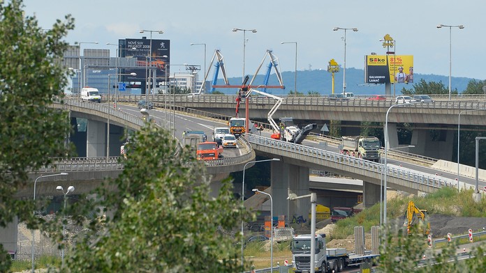 Uzávera zjazdu z Prístavného mosta na Bajkalskú a Slovnaftskú v Bratislave.
