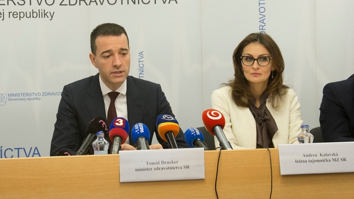 Minister zdravotníctva Tomáš Drucker a štátna tajomníčka Andrea Kalavská.