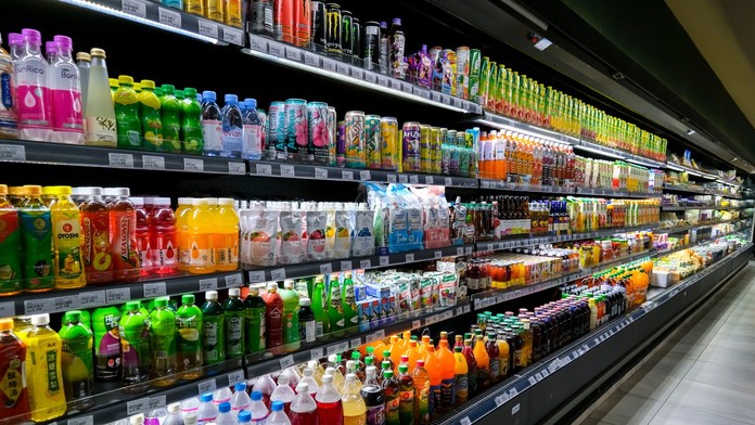 Na snímke sú sladené nápoje 