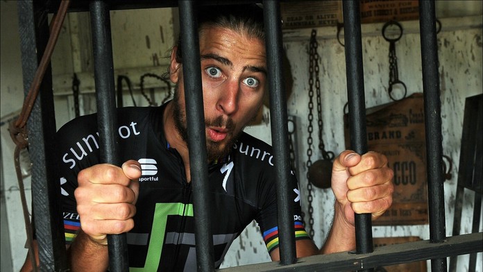 Peter Sagan sa počas turné v Kalifornii ocitol za mrežami.