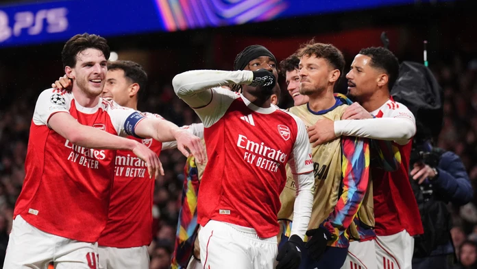 Arsenal odvrátil prehru na pôde rivala. Na Manchester City však stratil dva body