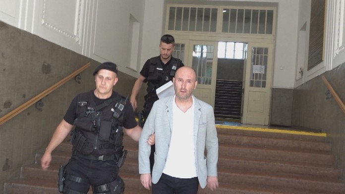 Opití policajti zabili chlapca na Ukrajine