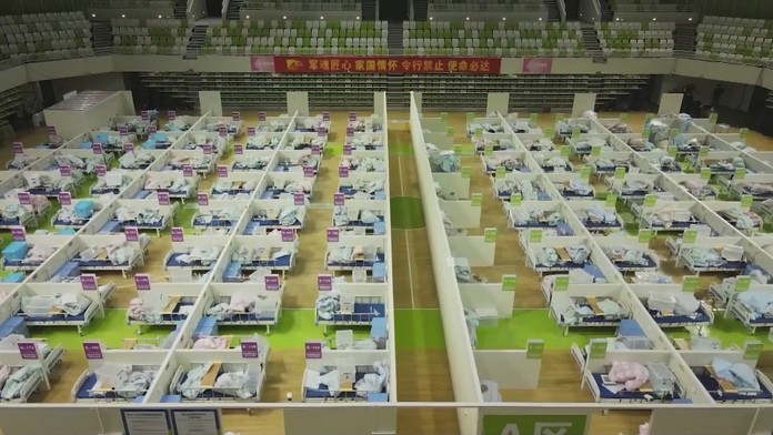 Obyvatelia Šanghaja sa budú naďalej hromadne testovať na koronavírus