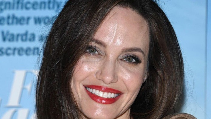 Angelina Jolie na losangelskej premiére filmu Faces Places s režisérmi Agnes Varda a JR