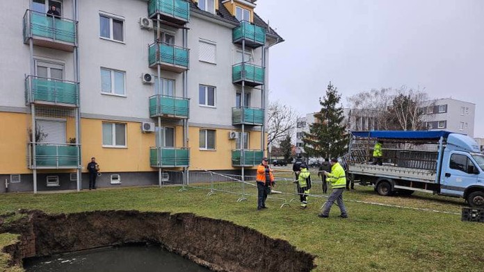 Na sídlisku v Galante sa prepadla zem