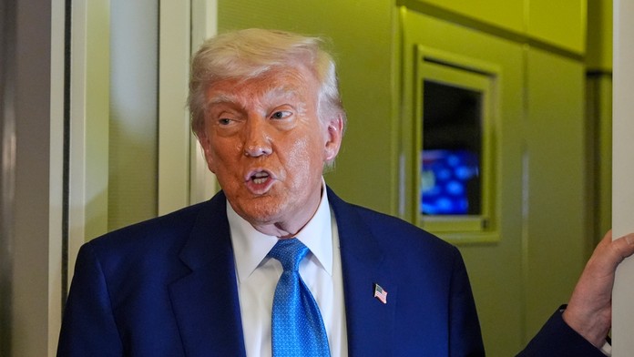 Trump sa po mierových rokovaniach pustil do Zelenského, Putina bránil. Rusi prezradili podmienky na ukončenie vojny