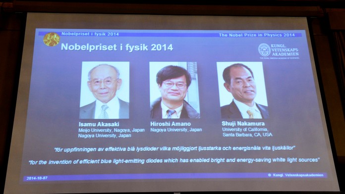 Japonskí vedci Isamu Akasaki, Hiroši Amano a Šuji Nakamura sa stali v Štokholme laureátmi Nobelovej ceny za fyziku.