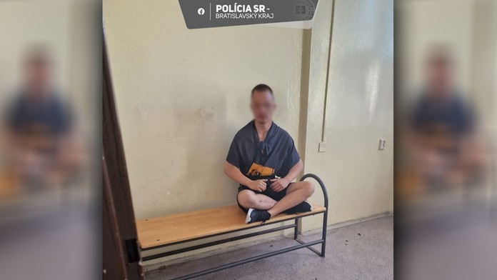 Na snímke muž, ktorý napadol vlakvedúcu.