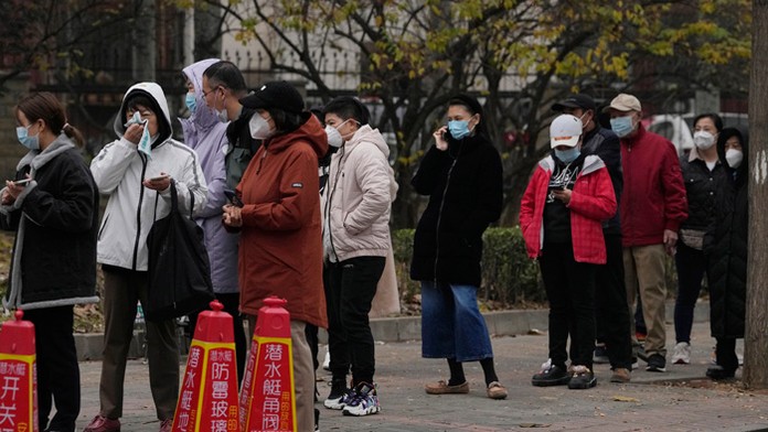 Čína zaznamenala dosiaľ vôbec najvyšší denný prírastok počtu nakazených koronavírusom.