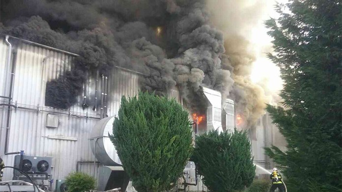 Požiar haly v Dunajskej strede.