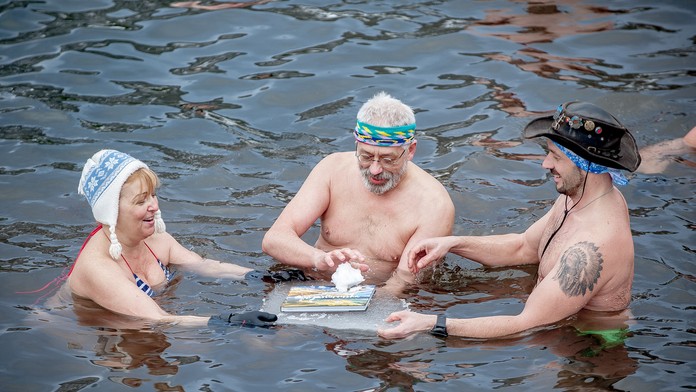  Ľadové hry vo vodnej nádrži v obci Motyčky