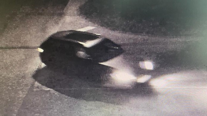 Auto, ktoré hľadajú po explózii bankomatku v Šoporni.