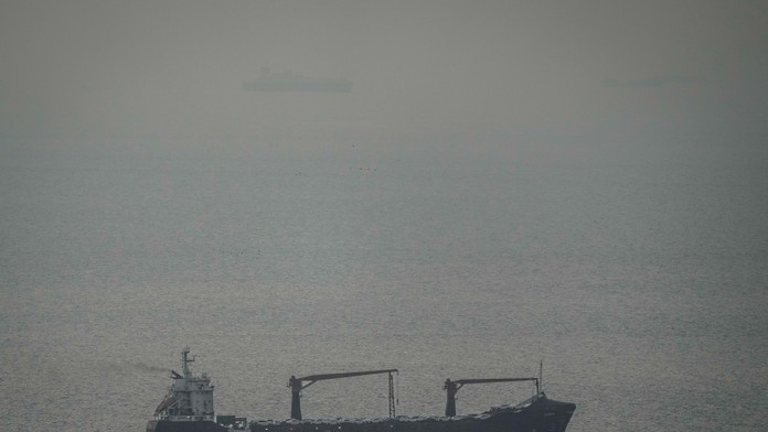 Irán tvrdí, že lode, ktoré nie sú nepriateľské, môžu Hormuzom prechádzať