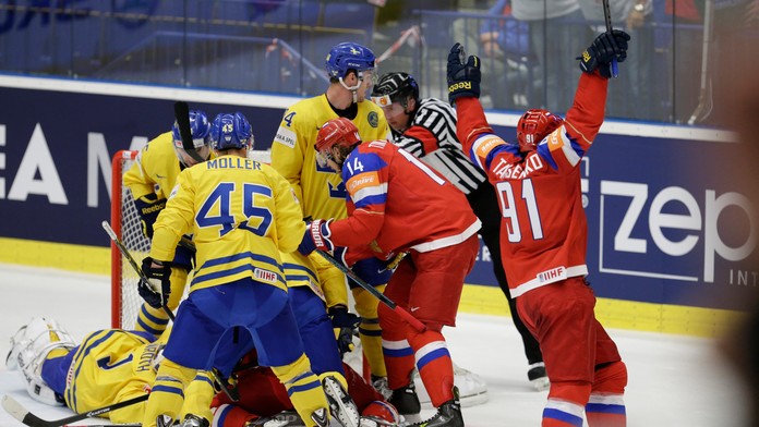 Ruský útočník Vladimir Tarasenko (vpravo) oslavuje druhý gól