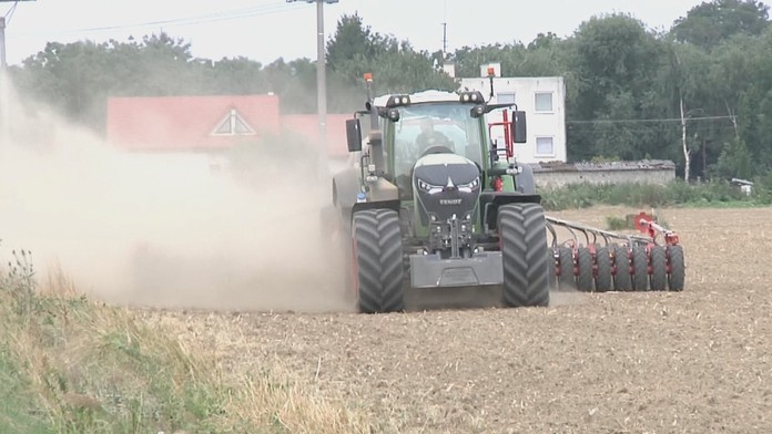 V okolí Michaloviec sa šíri neznesiteľný zápach z polí.