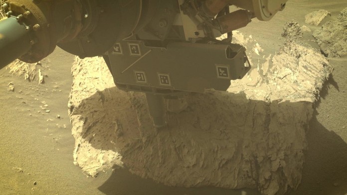 Škvrny pripomínajúce leopardiu kožu. Vedci skúmajúci vzorky hornín z Marsu sú na stope prelomového objavu