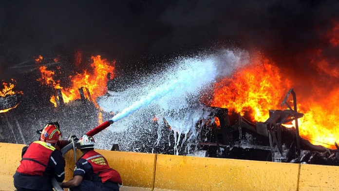 Najmenej 16 ľudí zahynulo pri hromadnej havárii na diaľnici vo Venezuele