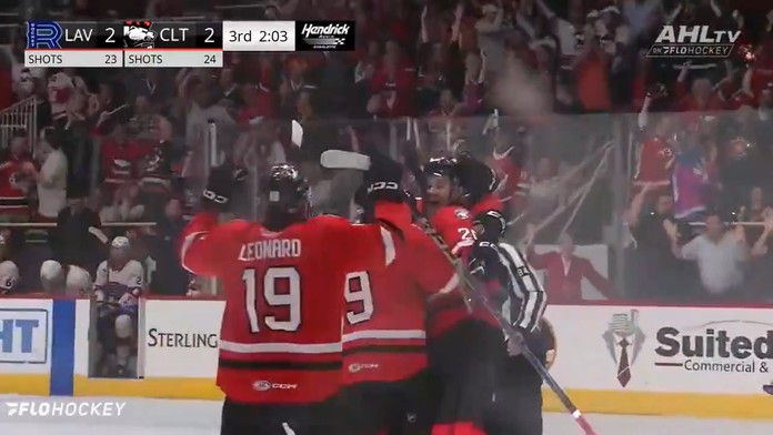 VIDEO: Okuliar si zahrá finále AHL. O postupe rozhodol bizarný gól, ktorý sa len tak nevidí