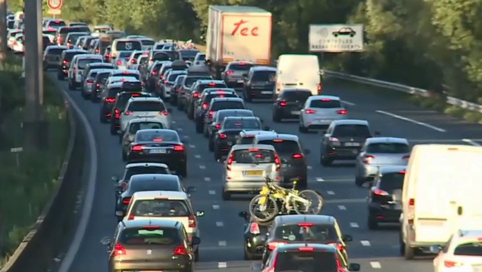 Dovolenkárov čakali na cestách kolóny. V Chorvátsku mali 50 kilometrov