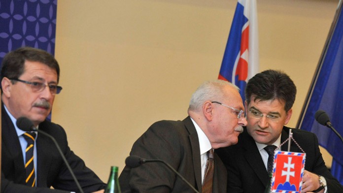 Exprezident Ivan Gašparovič a šéf diplomacie Miroslav Lajčák a predseda parlamentu Pavol Paška.