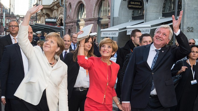 Nemecká kancelárka Angela Merkelová počas osláv 25. výročia zjednotenia Nemecka vo Frankfurte.