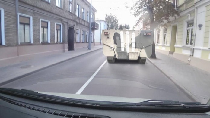 Moskva testuje nervy NATO. Pri hraniciach Poľska sa objavilo tajomné bojové vozidlo ruskej armády