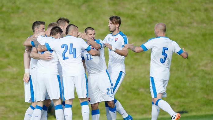 Radosť po góle Adama Nemca počas prípravného zápasu pred ME proti Gruzínsku.