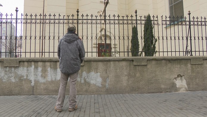 Tomáš je bezdomovcom 20 rokov, ale prácou sa vedel uživiť. Postupná strata zraku všetko zmenila