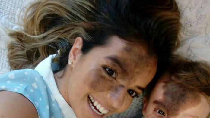 Mamička Carolina so synom Enzom. 