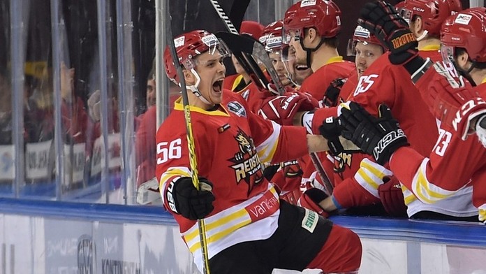 Fínsky obranca Červenej hviezdy Kchun-lun Tommi Taimi sa teší z gólu.