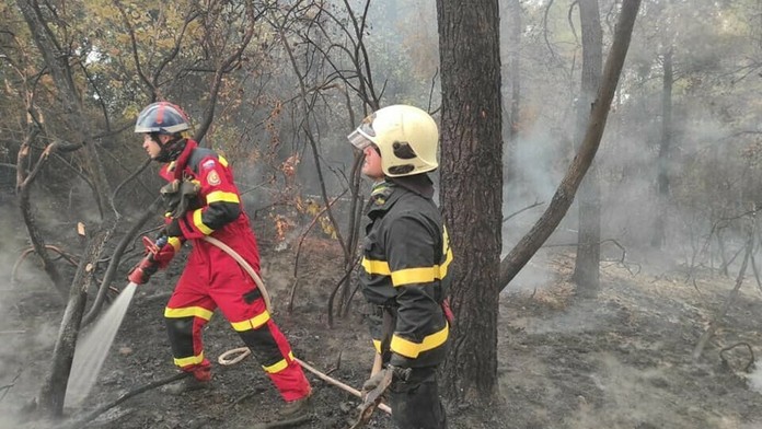 Slovenskí hasiči bojujú s ohňom v Grécku